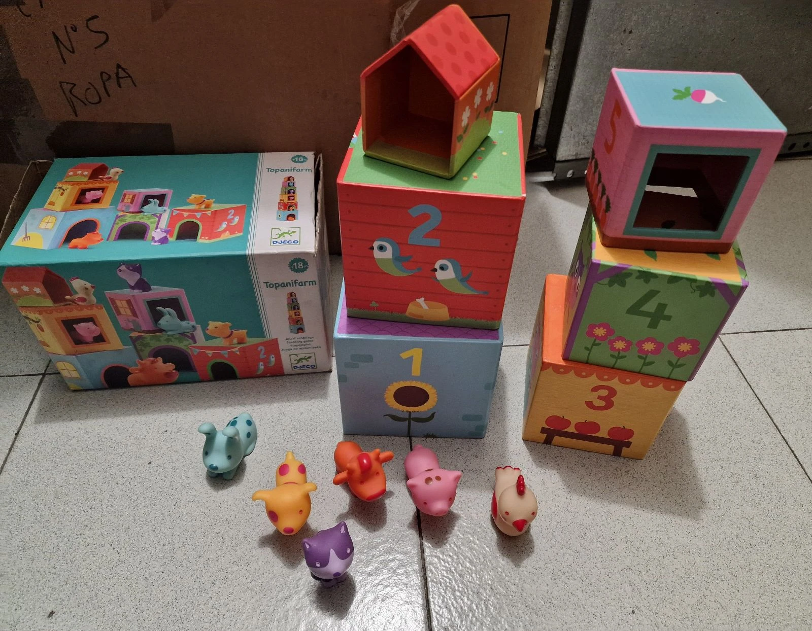 Juego de bloques apilables Topanifarm Djeco con animales para bebé